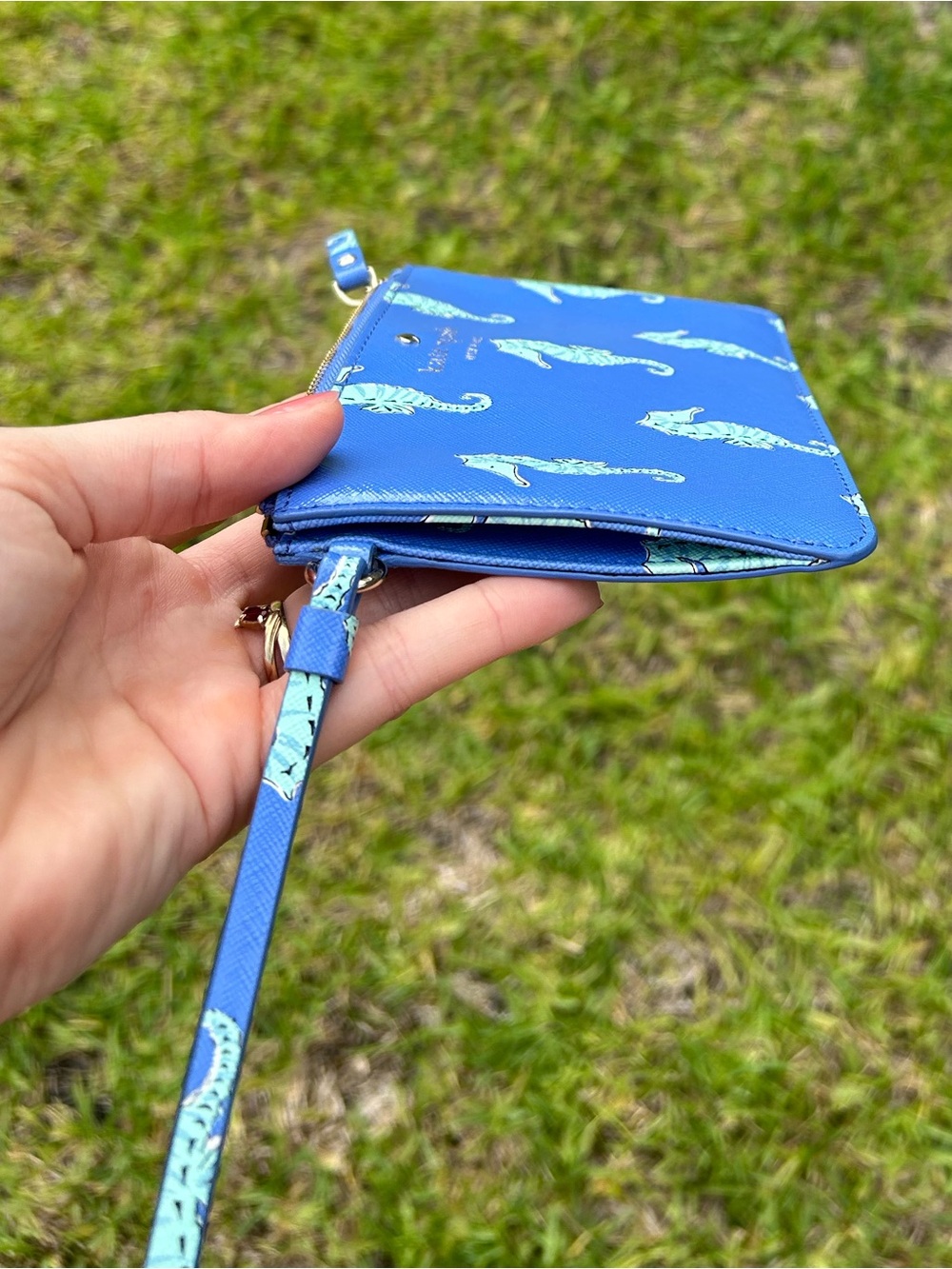 kate spade blue wristlet with mint seahorse novelty print - Picture 6 of 8
